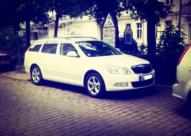 Skoda Octavia vorn.JPG