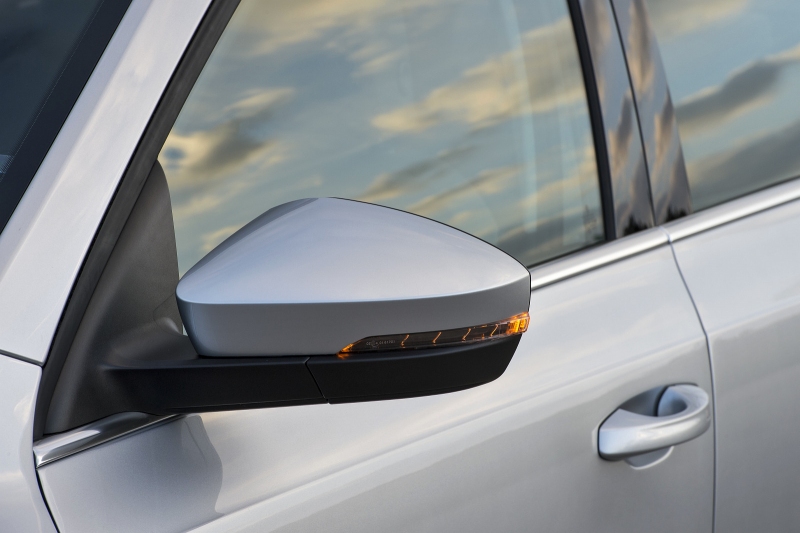 Skoda_Octavia_III_2013_nova_oficialni_dalsi_024_800_600.jpg