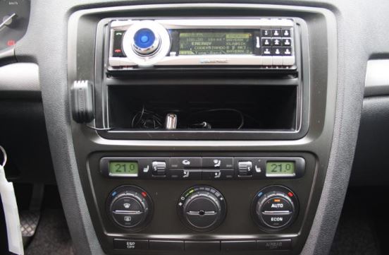 octavia_radio.JPG