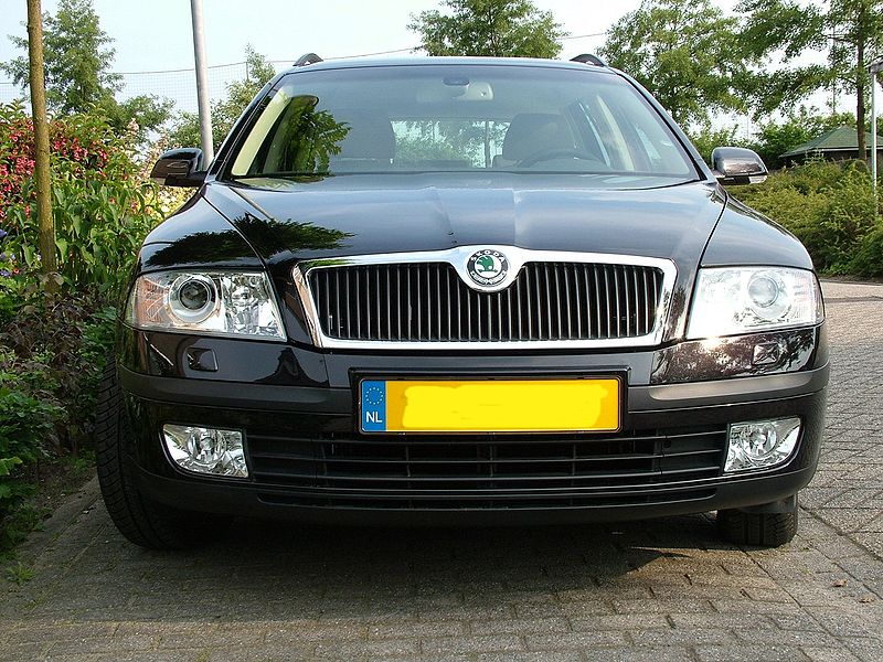 800px-Skoda_Octavia_II_front.jpg