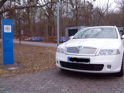 vor dem Eingang beim LKA Brandenburg